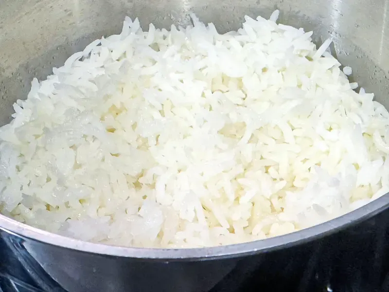 Close-up-photo-of-white-rice-after-being-fluffed